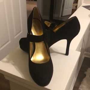Nine West velvet high heel shoes, size 8.5.